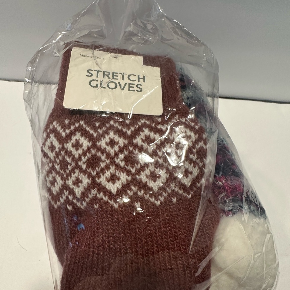 Bath and Body Works new in‎ bag slipper socks and gloves